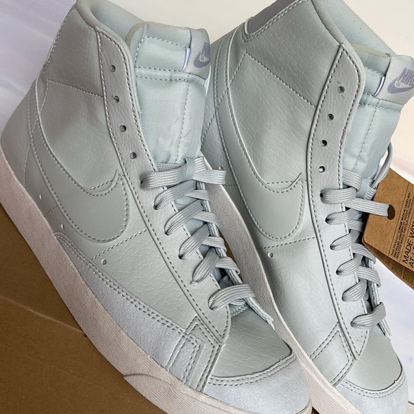 NIKE WMNS BLAZER MID '77 NEXT
NATURAL 
LIGHT SILVER/LIGHT SILVER-WOLF GREY - Picture 7 of 16